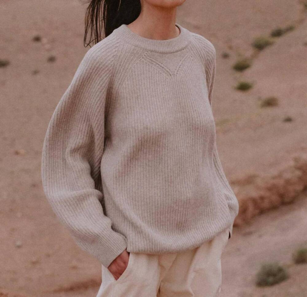 NEW GIRLS OF DUST crew neck sweater in yarn delta oatmeal